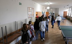 Podwyżki tylko dla nauczycieli w mieście? "Mają więcej pracy"