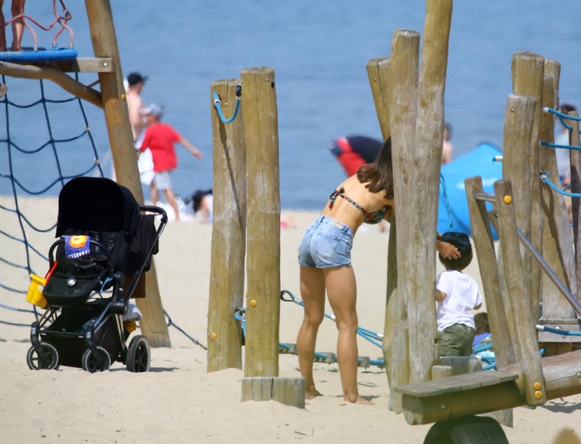 Marta Kaczyńska na plaży w Sopocie