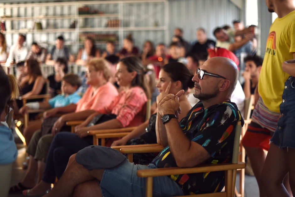 Publika u Mokrinu prati promociju i predavanje Slavimira Stojanovića
