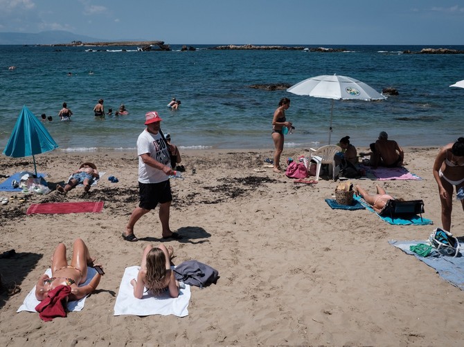 Skandal potez srpskih turista: Prase na ražnju uneli u more, ono što je usledilo je šokiralo sve (ilustracija)
