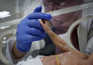 Neuhranjeno novorođenče u bolnici Al Aksa u Deir al Balahu, Gaza, 22. juna 2024.