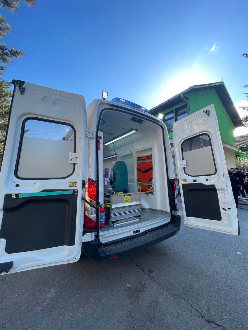 Novo i kompletno opremljeno sanitetsko vozilo