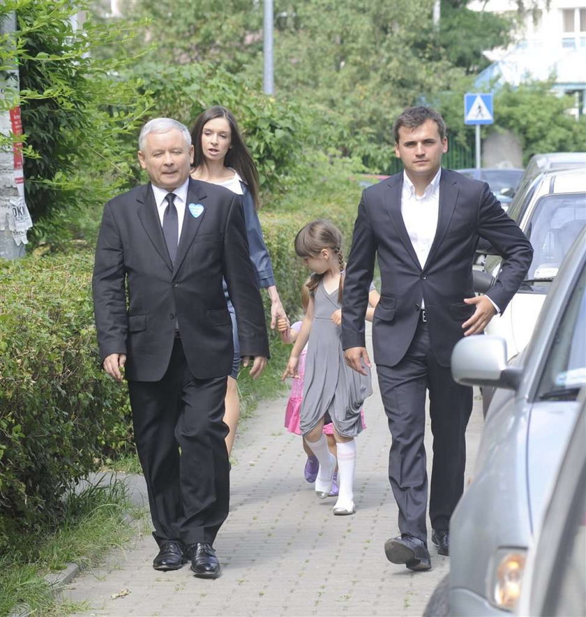 wybory prezydenckie, Jarosław Kaczyński, Marta Kaczynska, Dubieniecki, głosowanie, urna