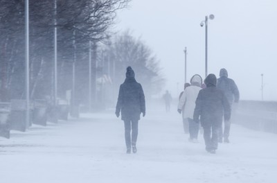 Pogoda na luty 2026. Bestia ze wschodu mrozi Polskę, ale idzie zwrot. Czy czeka nas paraliż?