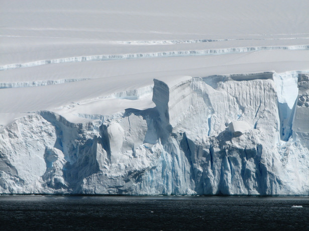 Zachodnia część Antarktydy może w przyszłości się zawalić, co spowoduje gwałtowny wzrost poziomu globalnych wód