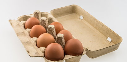 Kupiłeś te jajka? Nie jedz ich, bo się pochorujesz!