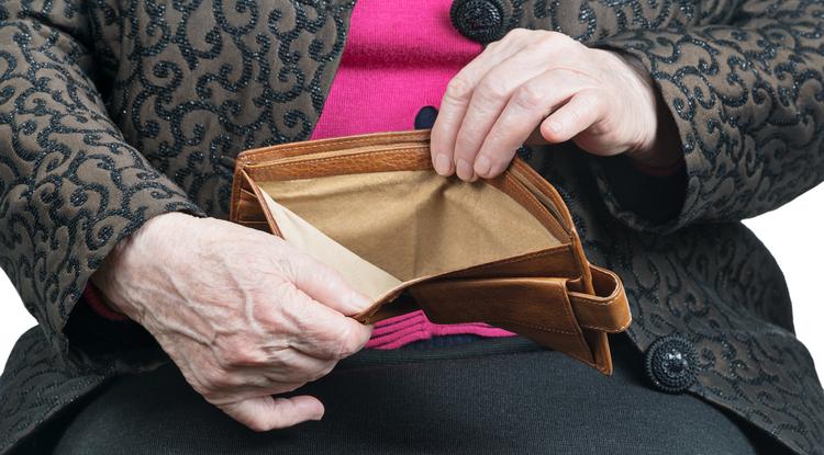 74 éves nagyi kezdett bankrablásba, miután kisemmizték az internetes csalók