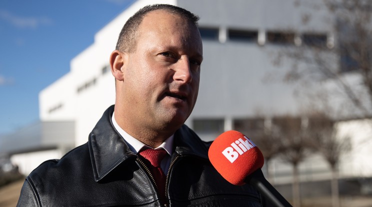 Alekosz egyszerre öt nővel zsonglőrködik / Fotó: Zsolnai Péter