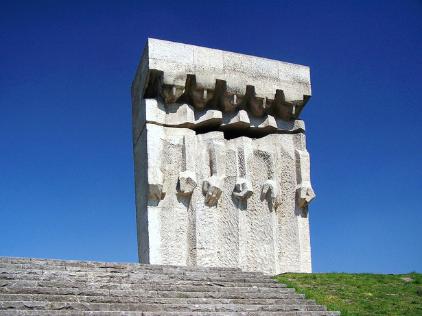 Pomnik Ofiar Faszyzmu Kraków Plaszow. Lowdown, CC BY-SA 3.0, via Wikimedia Commons