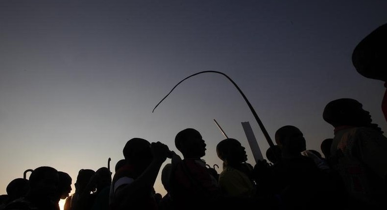 Striking platinum mineworkers gather for a report back on negotiations at Lonmin's Marikana mine in South Africa's North West Province, August 29, 2012.    REUTERS/Mike Hutchings