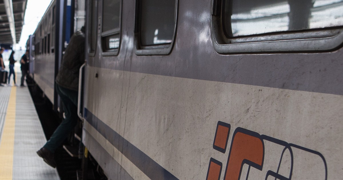 Awantura w pociągu. Pijany mężczyzna ruszył na kierownika z pięściami