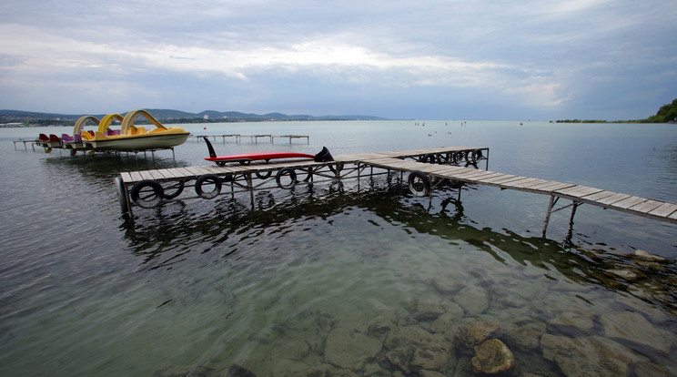 Másfél milliárd forintért kotorják ki az iszapot a Balatonból /Fotó: Northfoto