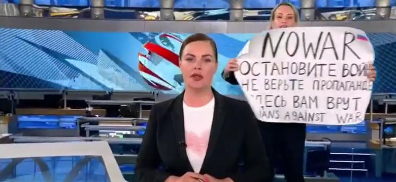 Ten kadr z rosyjskiej telewizji obiegł świat. Owsiannikowa zaocznie skazana na 8,5 roku więzienia