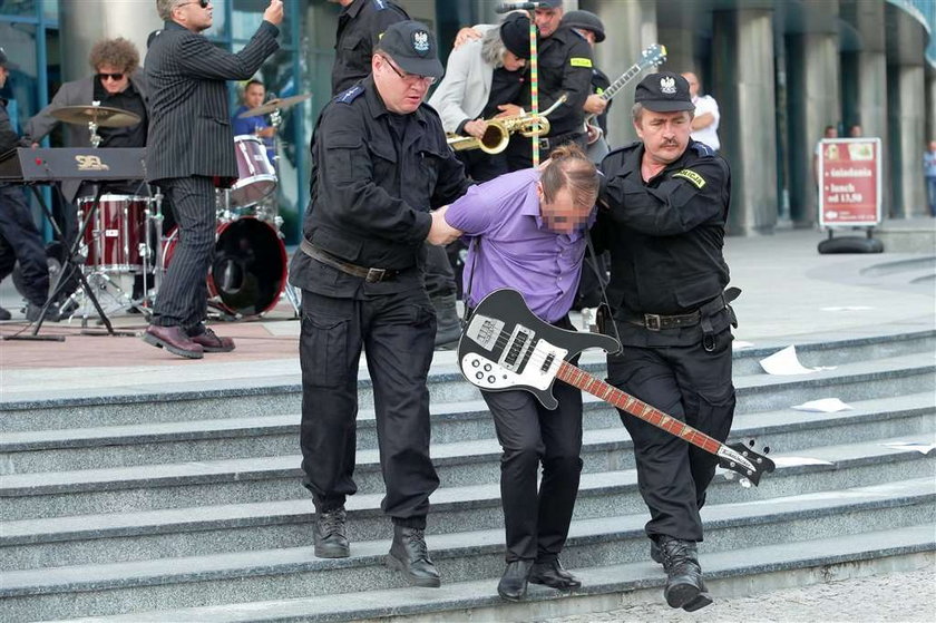 Basista T.Love już zwolniony do domu