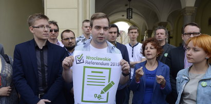 Kto w końcu robi referendum?