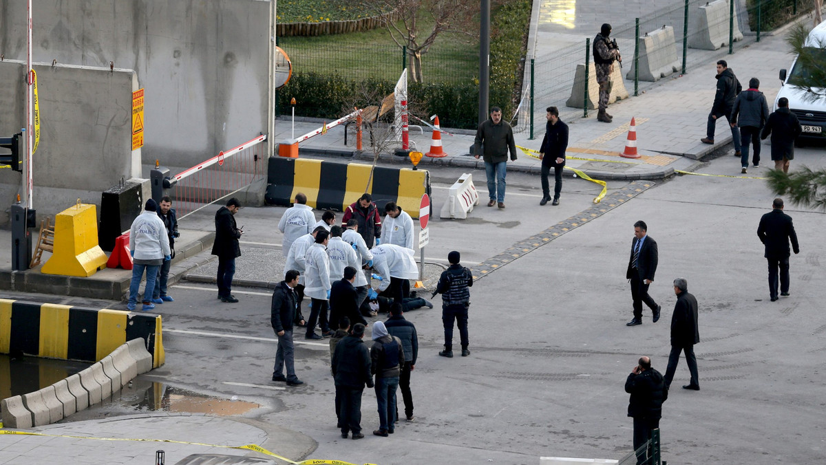 Turecka policja zabiła niedoszłego zamachowca, który próbował dostać się na główny posterunek policji w mieście Gaziantep w południowej Turcji, w pobliżu granicy z Syrią – poinformowały tureckie władze.