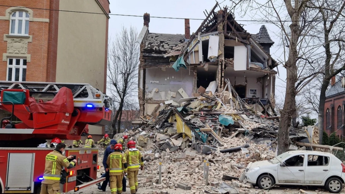 Śledczy wciąż szukają świadków wybuchu na plebanii w Katowicach