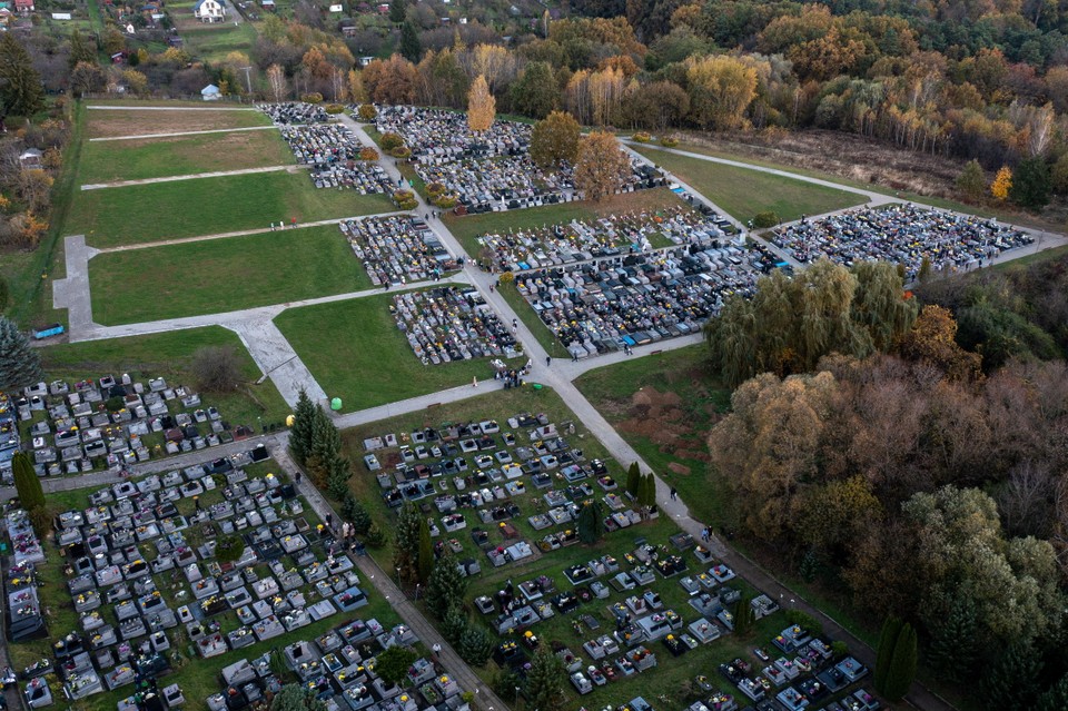 Widok z drona na cmentarz Zasański w Przemyślu