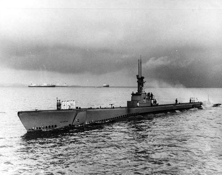 Wcielony do służby pod koniec II wojny światowej amerykański okręt podwodny Lamprey (SS-372) sfotografowany w 1960 r. w drodze do Argentyny, gdzie został przemianowany na Santa Fe