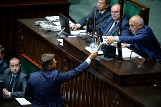 Petru o decyzji KE: Ewidentnie nad Polską zbierają się czarne chmury