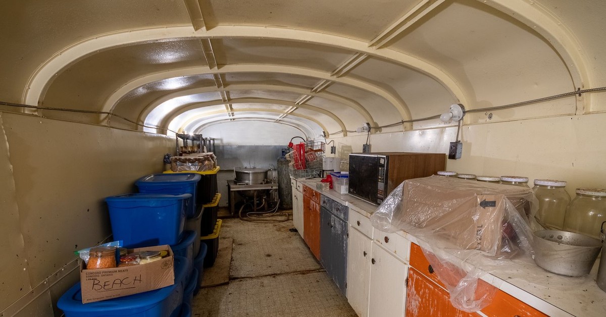 Nowe przepisy o obronie cywilnej: magazynowanie wody i paliwa na wypadek kryzysu