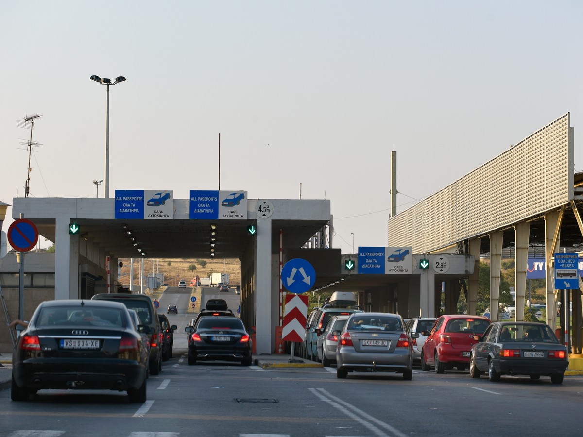 Vozači kamiona zarobljeni satima: Na ovim prelazima su NAJVEĆE GUŽVE, čeka se i do 5 SATI