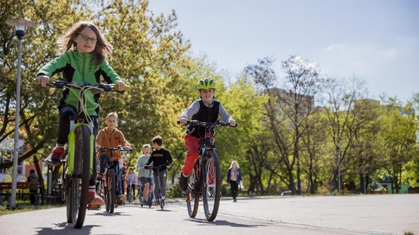 Rowerowy Maj to ogólnopolska kampania, która promuje wśród dzieci zdrowy tryb życia oraz zrównoważoną mobilność.