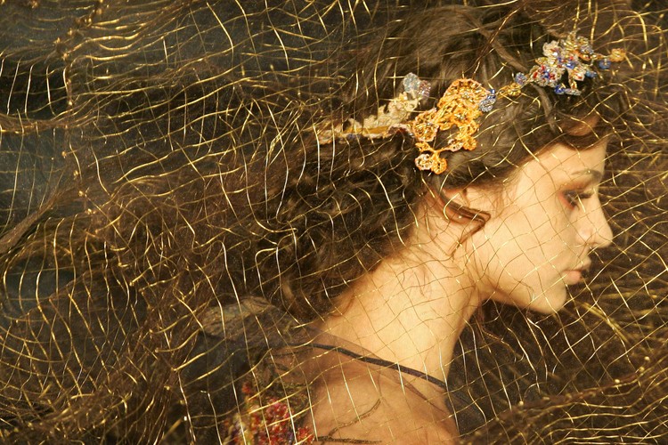 Modelka w kreacji Lino Villaventury na wybiegu w Sao Paulo