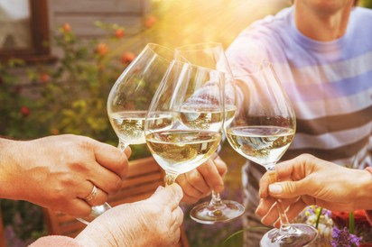 Mérsékelt alkoholfogyasztás: ezért csökkentheti a szívinfarktus esélyét a kutatók szerint