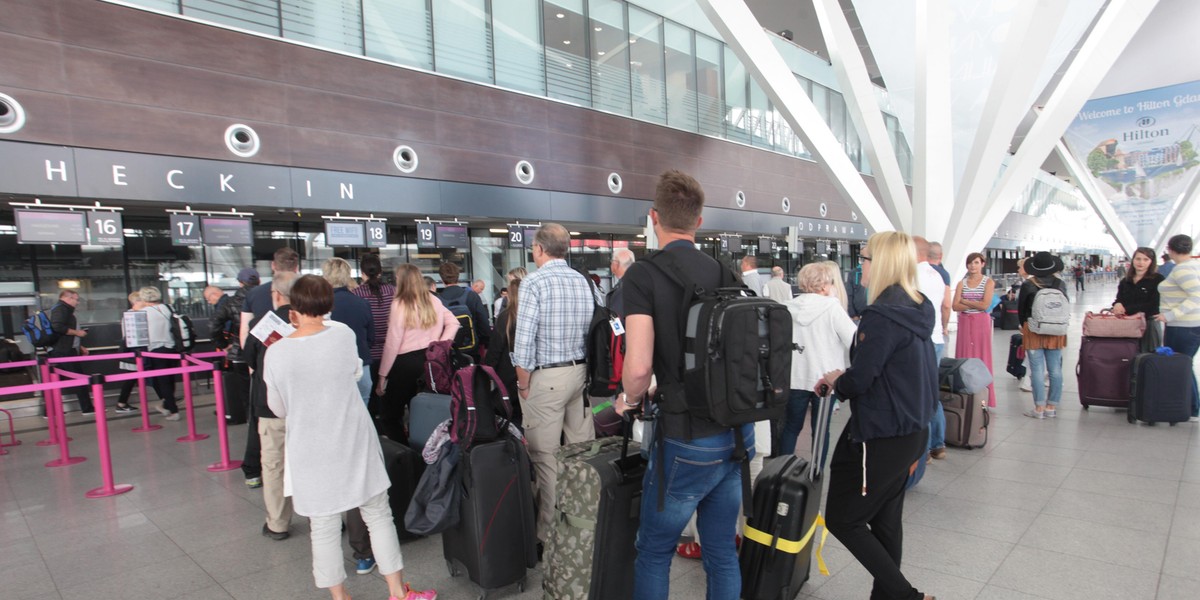 Zamieszanie i przepychanki na gdańskim lotnisku