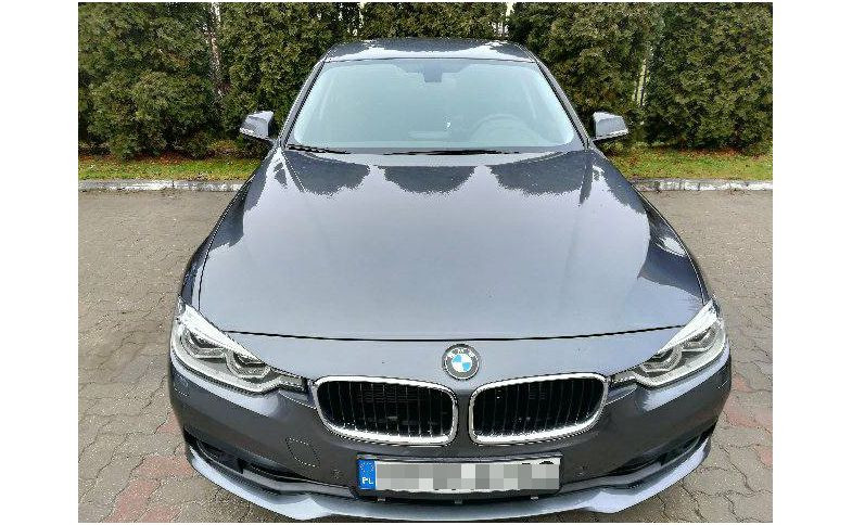 Pierwsza pula 40 aut już trafia do służby na polskich drogach. Różne kolory karoserii BMW mogą zmylić kierowców, którzy do tej pory przywykli do czarnych i srebrnych opli insignia