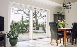 Piękny dom bez przeszkód. Designerskie wnętrze dla seniora