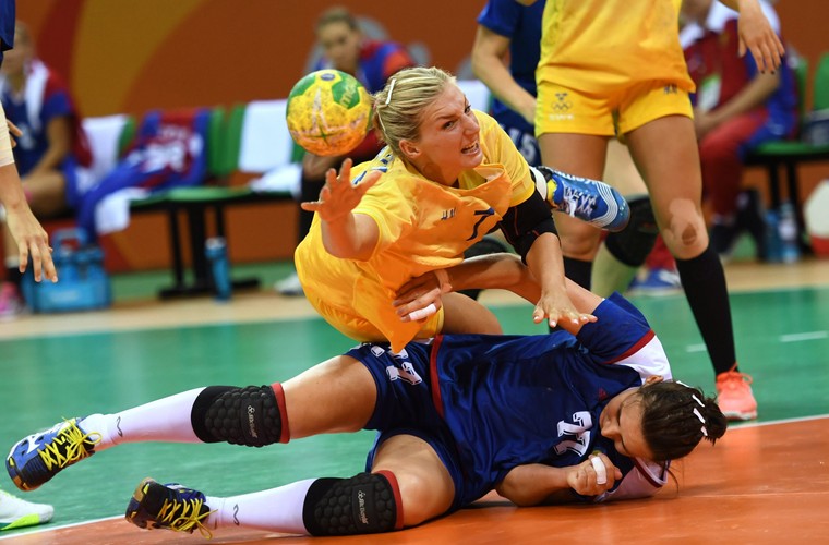 Męski sport? Nie dla nich! Te dziewczyny potrafią grać twardo, a czasem brutalnie