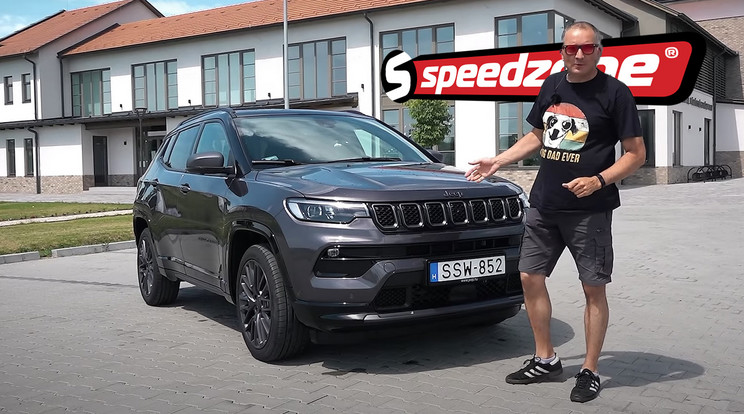 Városi terepes vagy terepjáró a városban. Tökéletes egyensúlyban a Jeep Compass.