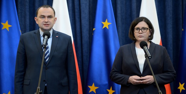 Szefowa prezydenckiej kancelarii Małgorzata Sadurska oraz szef Gabinetu Prezydenta RP Adam Kwiatkowski podczas konferencji prasowej w Pałacu Prezydenckim