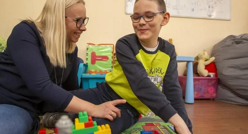 MOPS we Wrocławiu wciąż poszukuje rodzin zastępczych dla 422 dzieci, w tym 120 poniżej 10. roku życia.