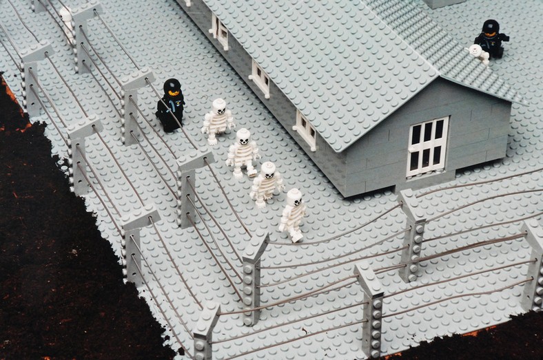 Zbigniew Libera, "Lego. Obóz koncentracyjny", 1996