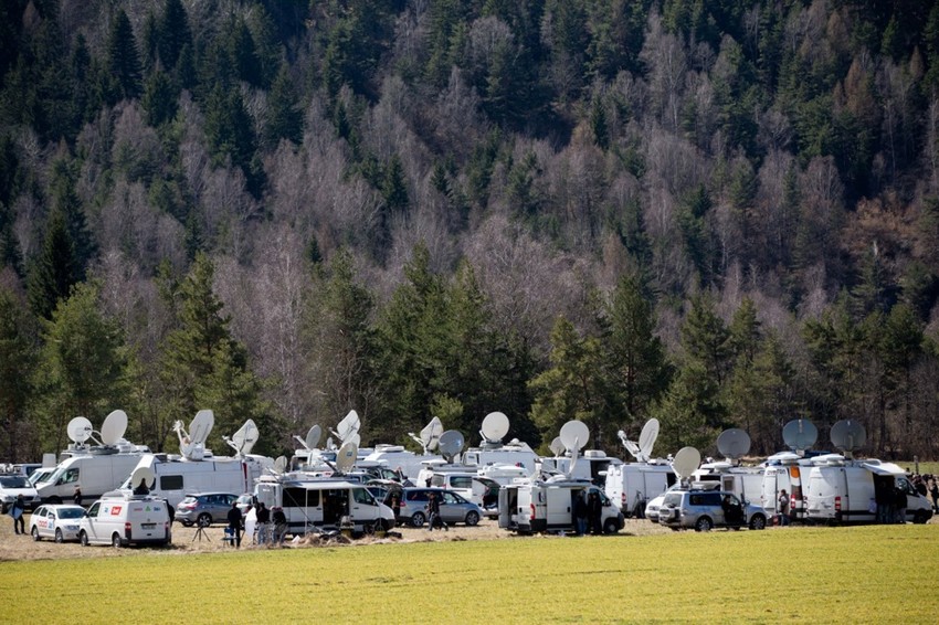 Mediji na mestu pada aviona Džermanvingsa u francuskim Alpima 2015.
