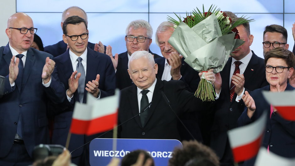 Prezes PiS Jarosław Kaczyński po ogłoszeniu wstępnych wyników wyborów parlamentarnych