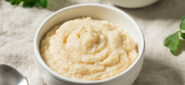 Seniorzy powinni jeść codziennie. Poprawia smak mięs i działa jak eliksir na żołądek i stawy