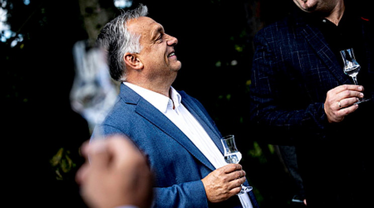 A Miniszterelnöki Sajtóiroda által közreadott képen Orbán Viktor miniszterelnök a magyarországi szabad pálinkafőzés 10. évfordulóján szervezett ünnepségen a Zala megyei Becsehelyen 2020. szeptember 27-én. Fotó: MTI/Miniszterelnöki Sajtóiroda/Fischer Zoltán