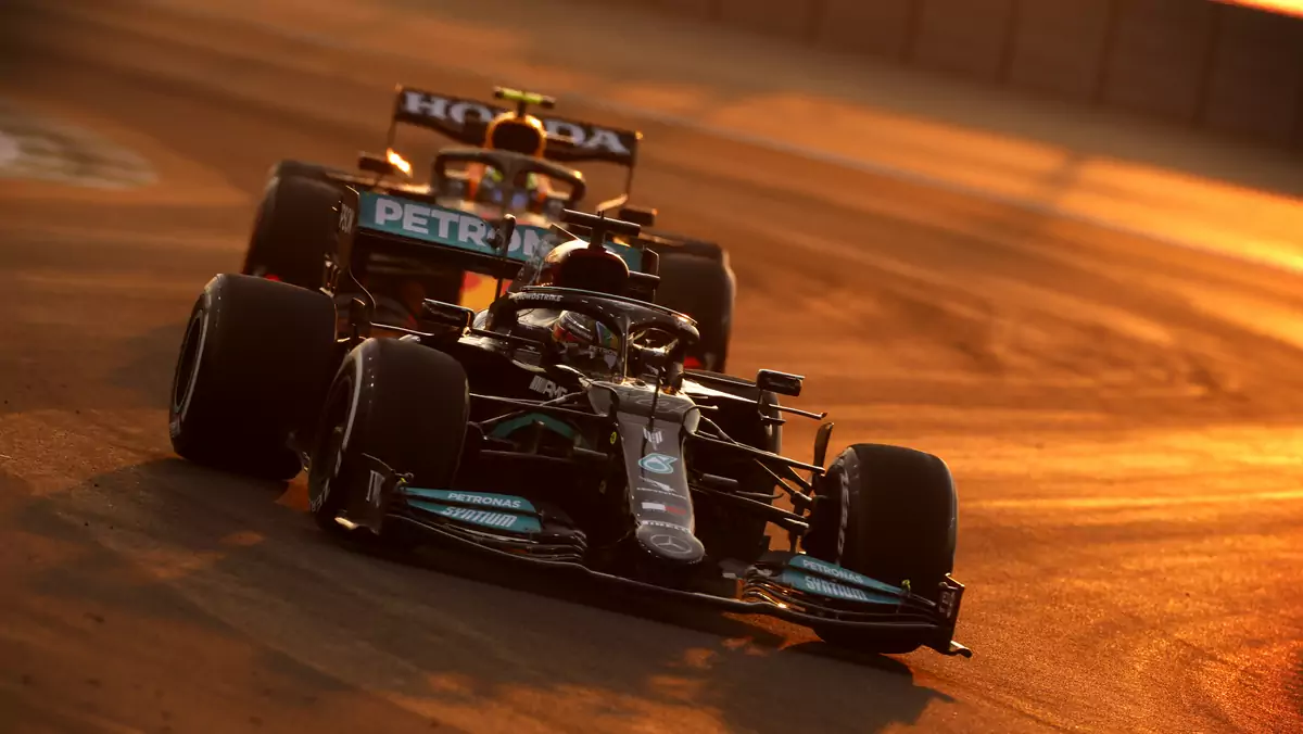 Mercedes-AMG Petronas 2021 r. - zdjęcie poglądowe