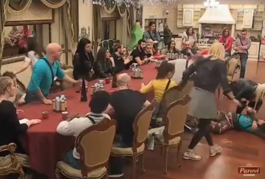 ONESVESTILA SE U EMISIJI UŽIVO Učesnica "Parova" se SRUŠILA NA POD, program prekinut