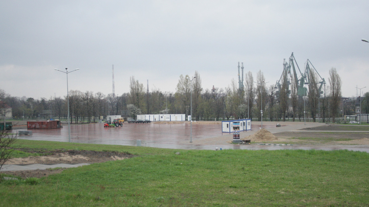 Gigantyczne telebimy, koncerty międzynarodowych gwiazd, klimatyzowany namiot,  pyszności regionalnej kuchni - to wszystko znajdziemy w gdańskiej Strefie Kibica, która już 7 czerwca zapełni się fanami piłki nożnej z całej Europy. Ważna informacja, o której warto pamiętać już dziś - w Fan Zone obowiązywać będą tylko i wyłącznie transakcje bezgotówkowe!