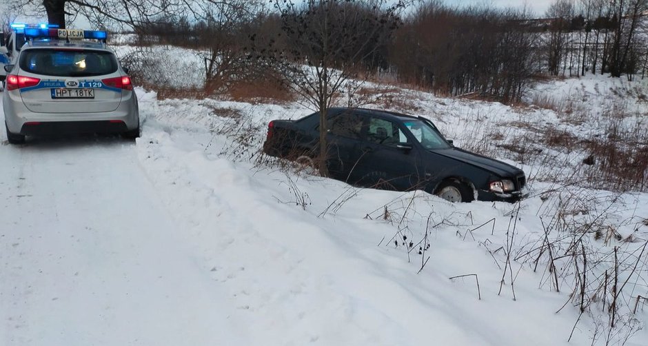 Gmina Purda. Pościg za mercedesem. Za kierownicą auta siedział 17-latek