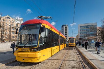 Tramwajowa batalia w Warszawie nabiera tempa. Pesa zadowolona z wyniku