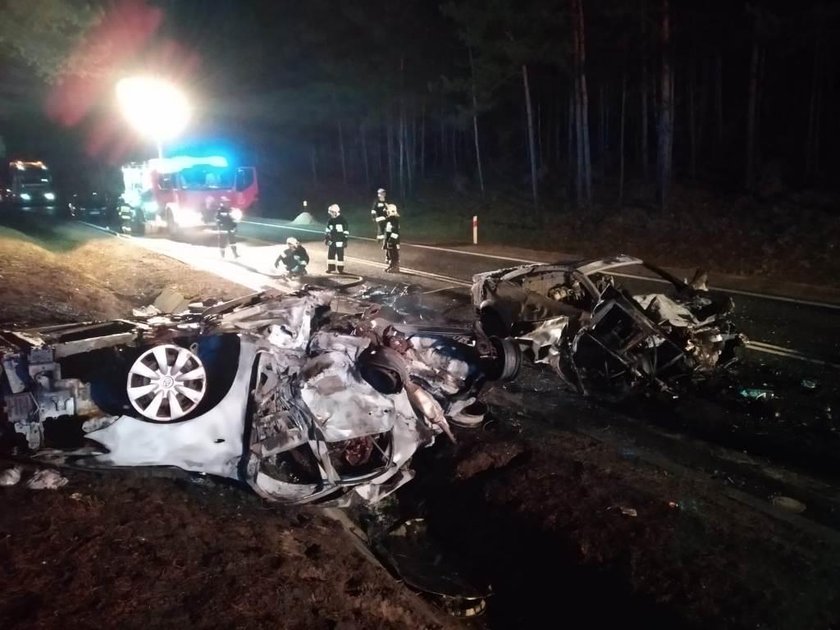 Tragiczny wypadek na Mazurach. Mężczyzna spłonął w aucie