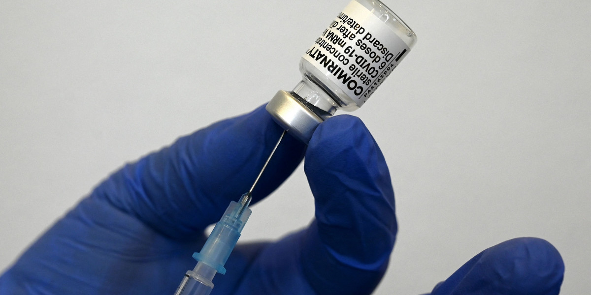 Szczepionka Pfizera, jak wszystkie pozostałe, była dotąd dopuszczona do obrotu warunkowo