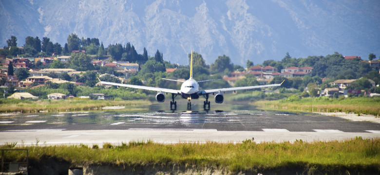 Grecja prywatyzuje 14 regionalnych lotnisk, m.in. na Mykonos, Santorini, Korfu i Rodos