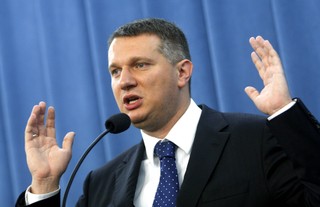 To nie koniec kłopotów Michała Tuska? Posłowie PiS próbowali wejść do gdańskiego portu lotniczego